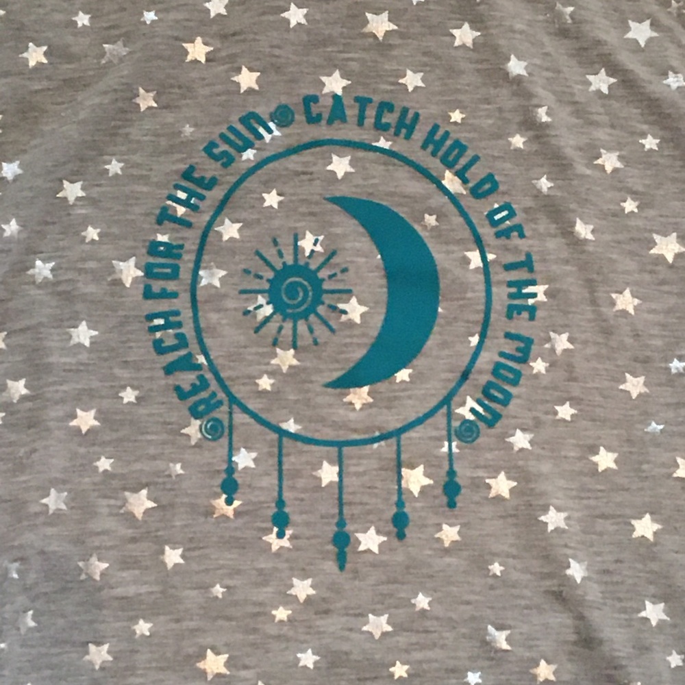 Run For The Roses T Shirt - Picture 2 of 4